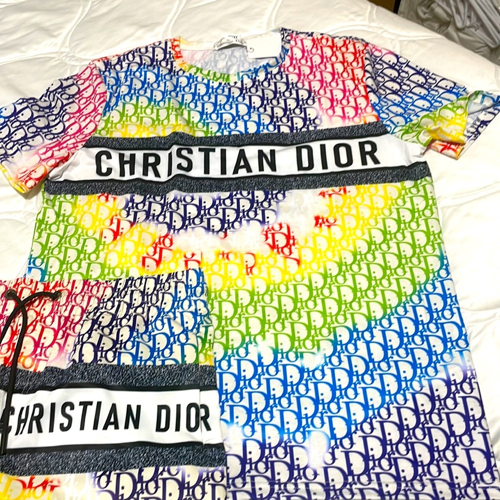 Copy: Never worn swim trunks and shirt